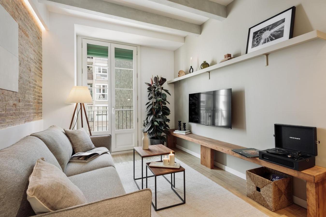 Ebre - 1 Bedroom And Balcony In Eixampre Esquerre Barcelona
